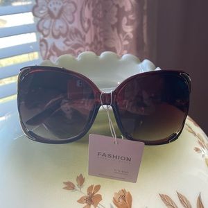 FASHION SUNGLASSES FUN BIG SQUARISH LENSES UV 400